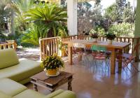 Large country villa with pool in La Hoya