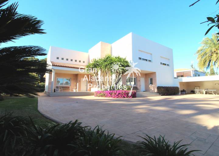 Detached Villa - Sale - Alicante - Alicante Golf