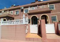 Prístina casa adosada con una excelente ubicación en Gran Alacant​