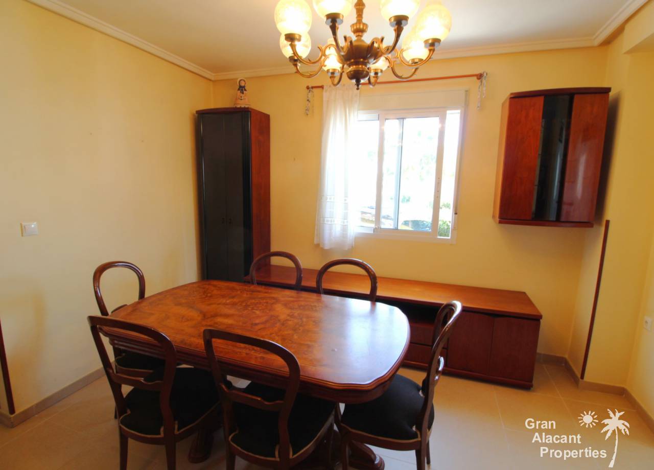 REF 10172 Bargain South-Facing Gran Alacant Villa dining room