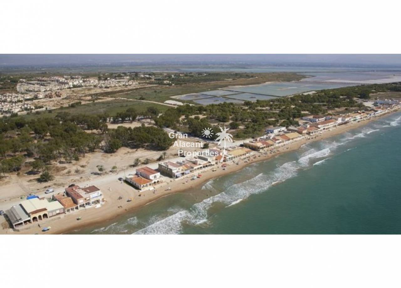 REF 10228 New build beach apartments in Playa del Pinet beach 500 meters away