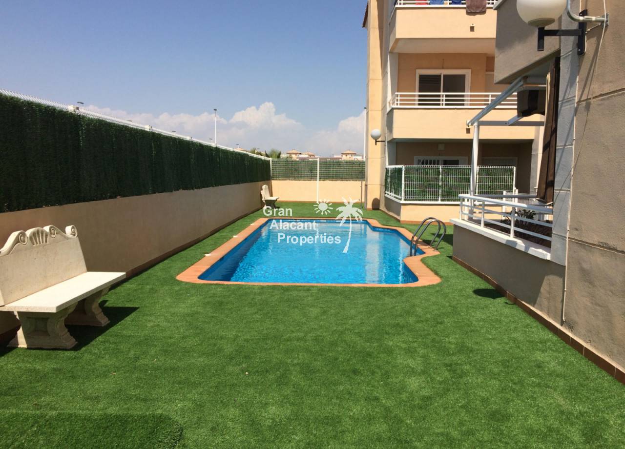 REF 10228 Obra nueva apartamentos en Playa del Pinet piscina jardin