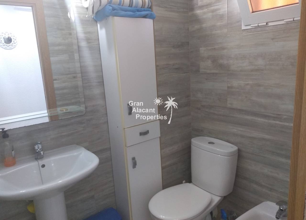 REF 10238 bathroom frontline beach apartment in Los Arenales del Sol