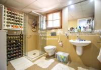 REF 10648 bathroom