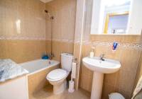 REF 10652 family bathroom