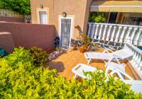 REF 10652 jardin y entrada