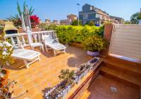 REF 10652 jardin y entrada