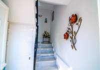 REF 10652 private staircase