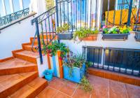 REF 10657 patio delantero