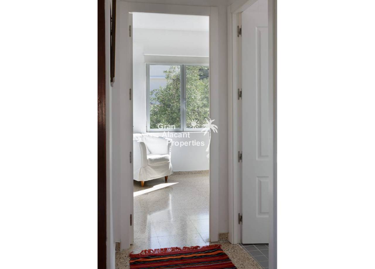 REF 20217 Albir mid-century modern villa bedroom door