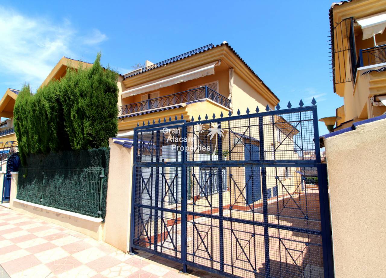 Sale - Corner House - Gran Alacant - Novamar