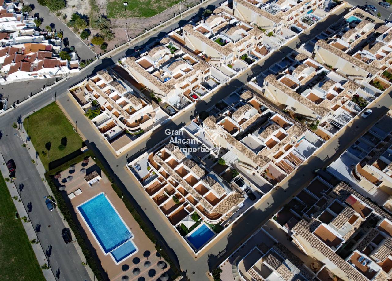 Townhouse - Sale - Torrevieja - 10399