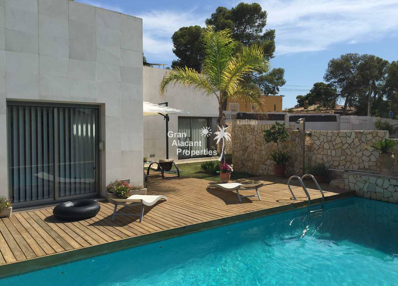 Villa - Sale - Alicante - 10272